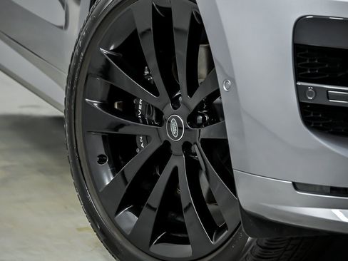 Used 2023 Land Rover Range Rover Sport SE Dynamic AWD/4WD image 4