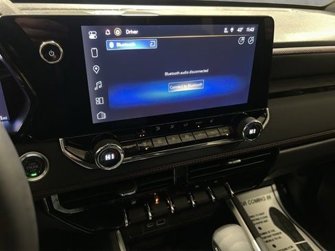 Used 2025 Chevrolet Colorado Z71 w/ Technology Package image 15