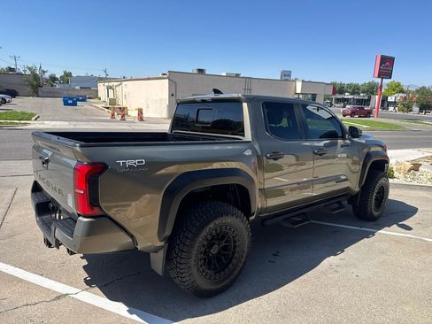 Used 2024 Toyota Tacoma TRD Off-Road w/ TRD Off Road Upgrade Package AWD/4WD image 5