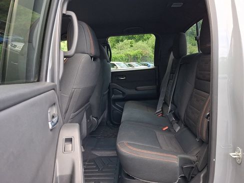 Used 2022 Nissan Frontier PRO-4X w/ Off-Road Protection Package AWD/4WD image 11