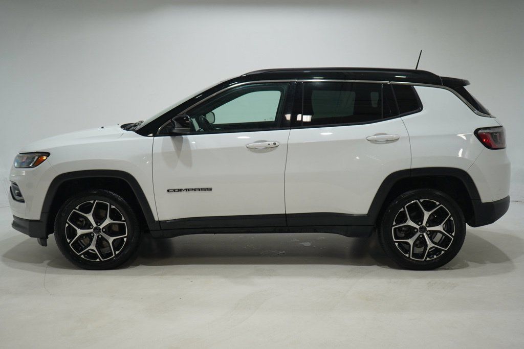 Used 2025 Jeep Compass Limited AWD/4WD image 4