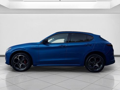 Used 2022 Alfa Romeo Stelvio Veloce AWD/4WD image 2