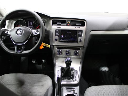 Used 2017 Volkswagen Golf S FWD image 2