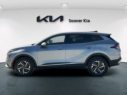 Certified 2025 Kia Sportage LX image 3