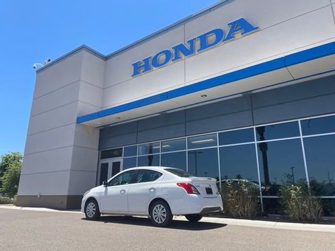 Used 2016 Nissan Versa SV FWD image 18