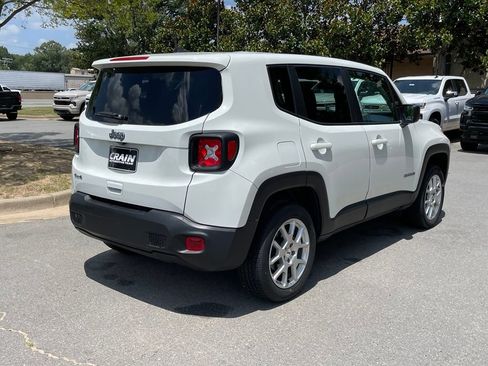 Used 2023 Jeep Renegade Latitude AWD/4WD image 8