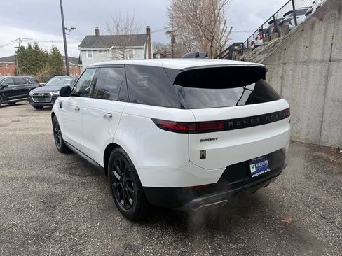 Used 2023 Land Rover Range Rover Sport SE image 3