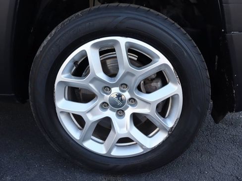Used 2015 Jeep Renegade Latitude w/ Popular Equipment Group AWD/4WD image 44