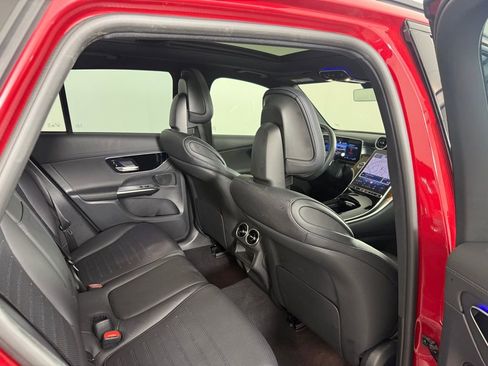 Used 2024 Mercedes-Benz GLC 300 4MATIC image 17