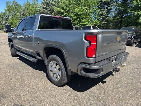 Used 2024 Chevrolet Silverado 2500 High Country w/ Technology Package AWD/4WD image 4