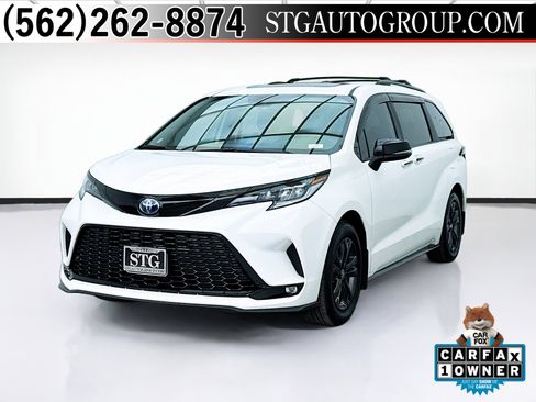 Used 2024 Toyota Sienna XSE w/ XSE Premium Package image 1