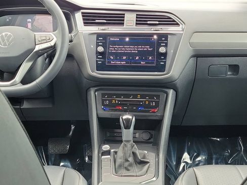 Used 2024 Volkswagen Tiguan SE FWD image 15
