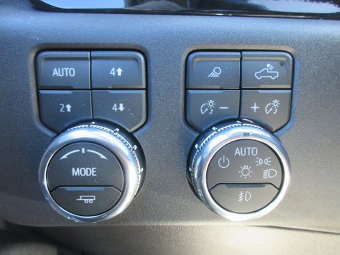 New 2026 GMC Sierra 1500 SLT image 17