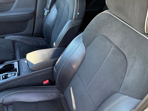 Certified 2022 Volvo XC40 T5 R-Design w/ Advanced Package image 30