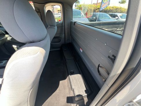 Used 2015 Toyota Tacoma 2WD Access Cab image 13