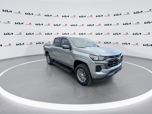 Used 2024 Chevrolet Colorado LT RWD image 2