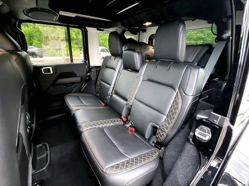 Used 2021 Jeep Wrangler Unlimited Sahara AWD/4WD image 21