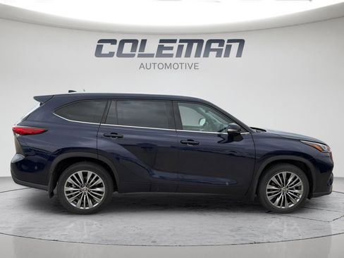 Used 2020 Toyota Highlander Platinum w/ Preferred Accessory Package AWD/4WD image 6