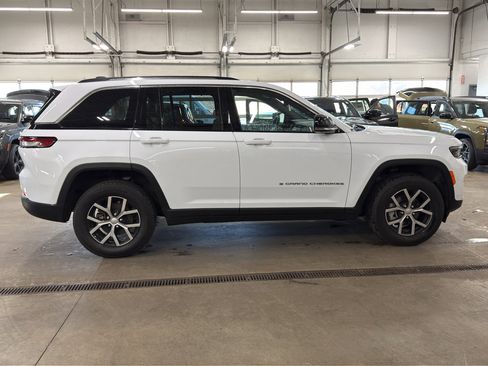Used 2024 Jeep Grand Cherokee Limited w/ Luxury Tech Group II image 4