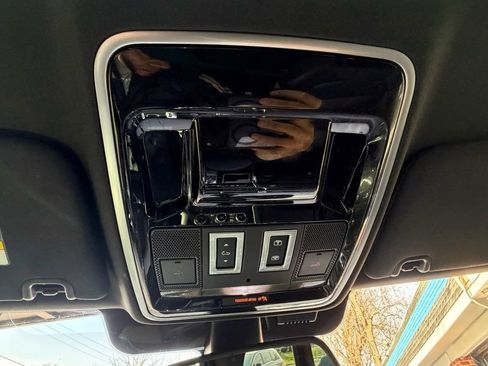 Used 2016 Land Rover Range Rover Sport HSE image 16