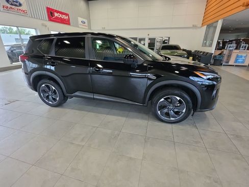 Used 2024 Nissan Rogue SV AWD/4WD image 7