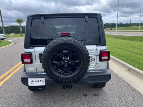 Used 2022 Jeep Wrangler Sport AWD/4WD image 9