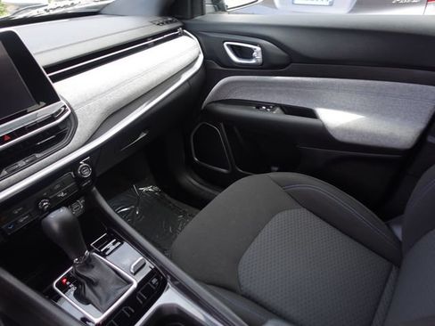 Used 2025 Jeep Compass Sport AWD/4WD image 20