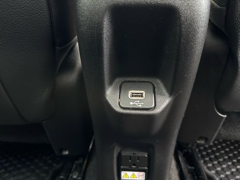 Used 2019 Jeep Renegade Trailhawk image 34