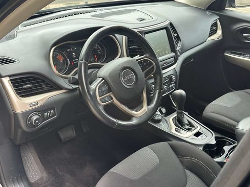Used 2017 Jeep Cherokee Latitude w/ Cold Weather Group AWD/4WD image 14
