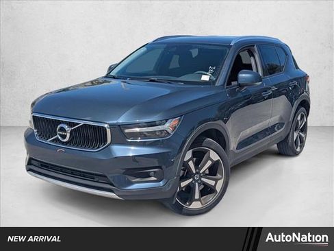 Used 2022 Volvo XC40 T5 Momentum w/ Premium Package AWD/4WD image 1