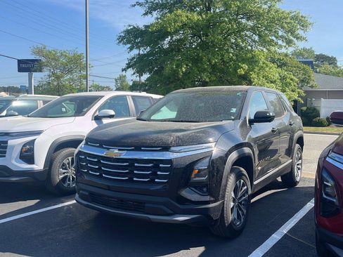 New 2026 Chevrolet Equinox LT FWD image 1