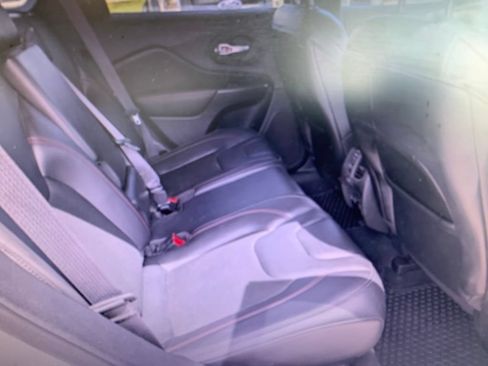 Used 2021 Jeep Cherokee Trailhawk w/ Technology Group AWD/4WD image 14