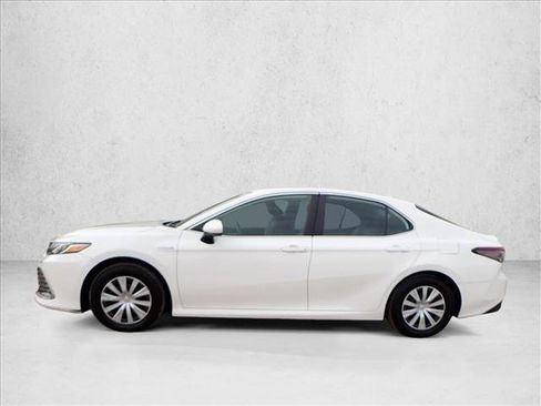 Used 2021 Toyota Camry LE image 2
