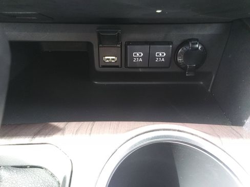 Used 2021 Toyota Highlander Limited AWD/4WD image 23