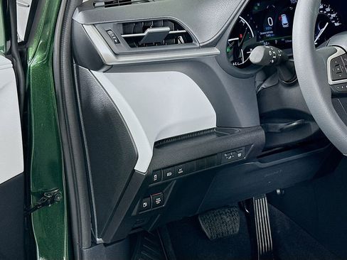 Used 2025 Toyota Sienna XLE w/ XLE Plus Package image 10