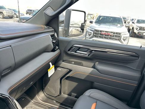 New 2026 GMC Sierra 2500 AT4 w/ AT4 Premium Plus Package AWD/4WD image 31