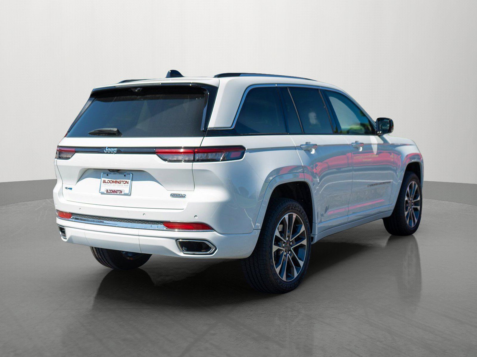 Used 2022 Jeep Grand Cherokee Overland w/ Luxury Tech Group IV AWD/4WD image 7