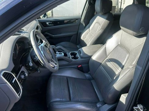 Used 2020 Porsche Cayenne w/ Premium Package image 10