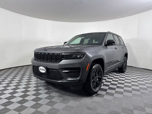 New 2025 Jeep Grand Cherokee Altitude image 15