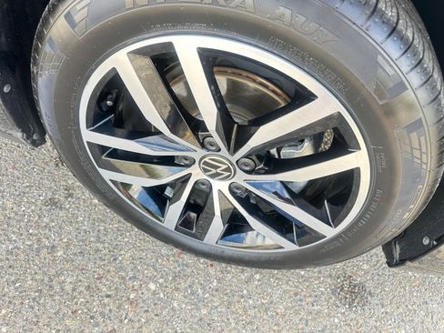 Used 2025 Volkswagen Jetta SE image 30