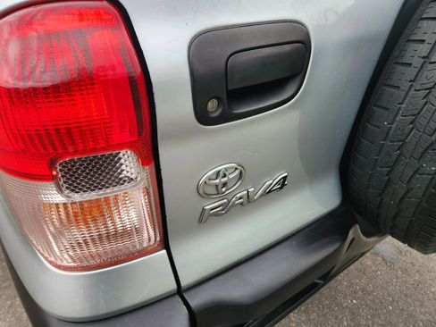 Used 2001 Toyota RAV4 4WD image 12