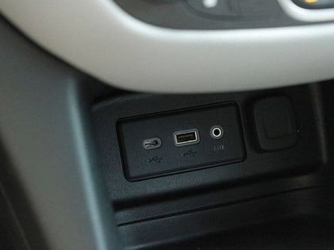 Used 2019 Chevrolet Equinox LT FWD image 28