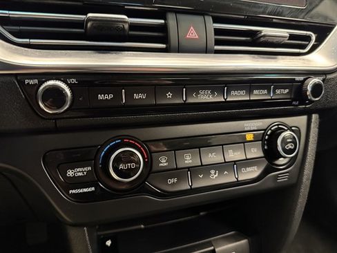 Used 2021 Kia Niro EX Premium w/ Cold Weather Package image 24