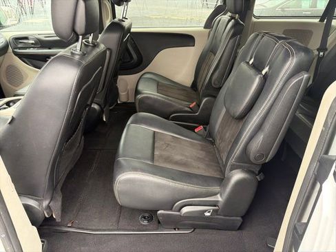 Used 2019 Dodge Grand Caravan SXT image 17