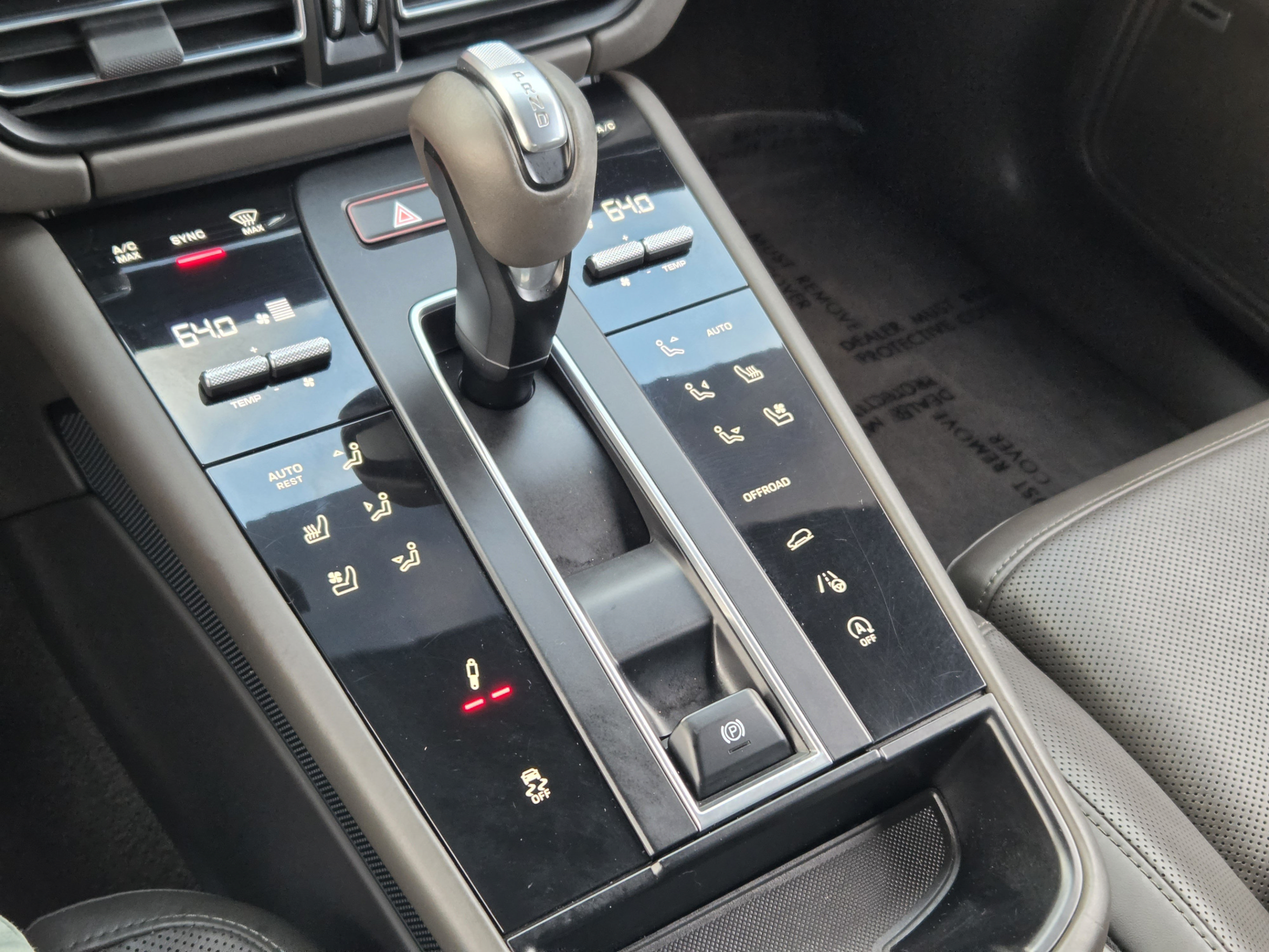 Used 2023 Porsche Macan Turbo AWD/4WD image 14