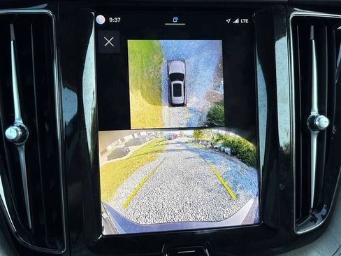 Used 2025 Volvo XC60 B5 Plus AWD/4WD image 11