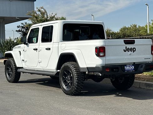 New 2025 Jeep Gladiator Sport image 6