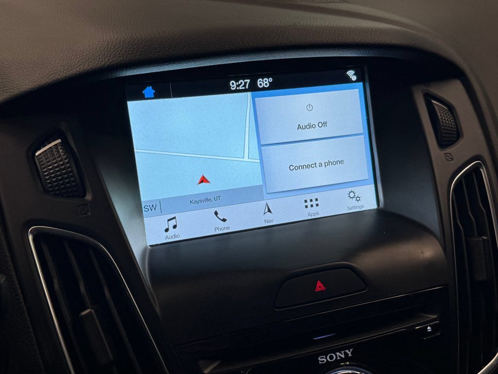 Used 2018 Ford Focus Titanium w/ Titanium Technology Package FWD image 13