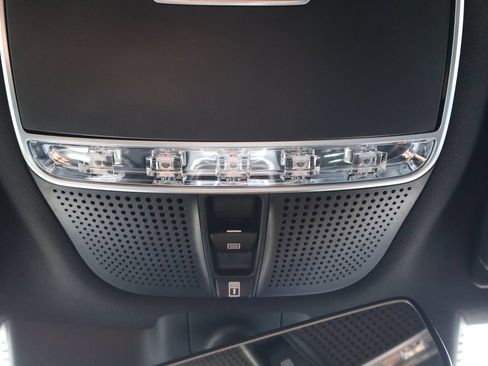 Used 2019 Mercedes-Benz S 560 4MATIC Sedan image 33