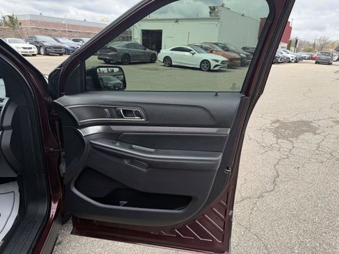 Used 2019 Ford Explorer XLT w/ Equipment Group 202A image 25